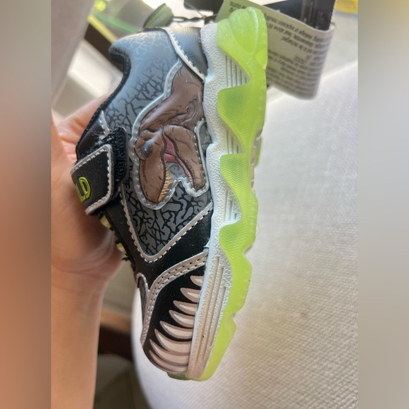 Jurassic World Toddler Boys Athletic Light-up Sneaker NEW WITH TAGS SIZE… - Picture 6 of 12